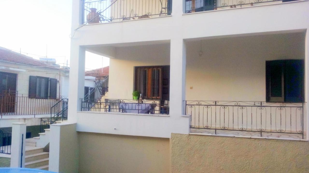 Estia Holiday Apartment & Studio Вати Екстериор снимка