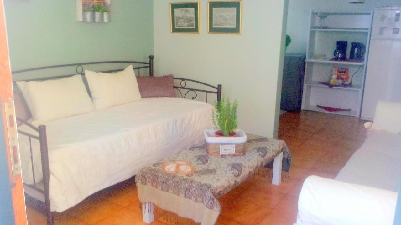 Estia Holiday Apartment & Studio Вати Екстериор снимка