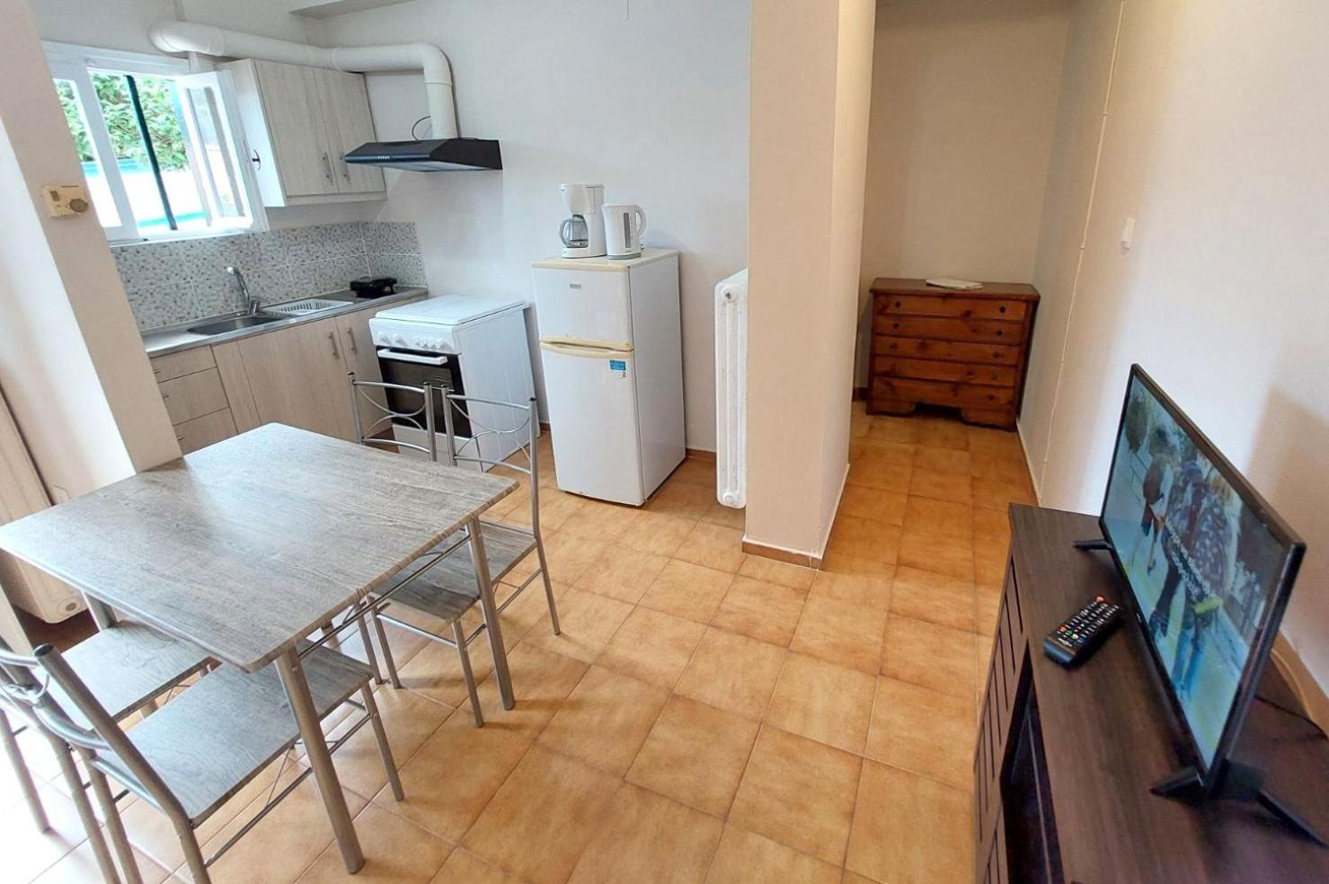 Estia Holiday Apartment & Studio Вати Екстериор снимка