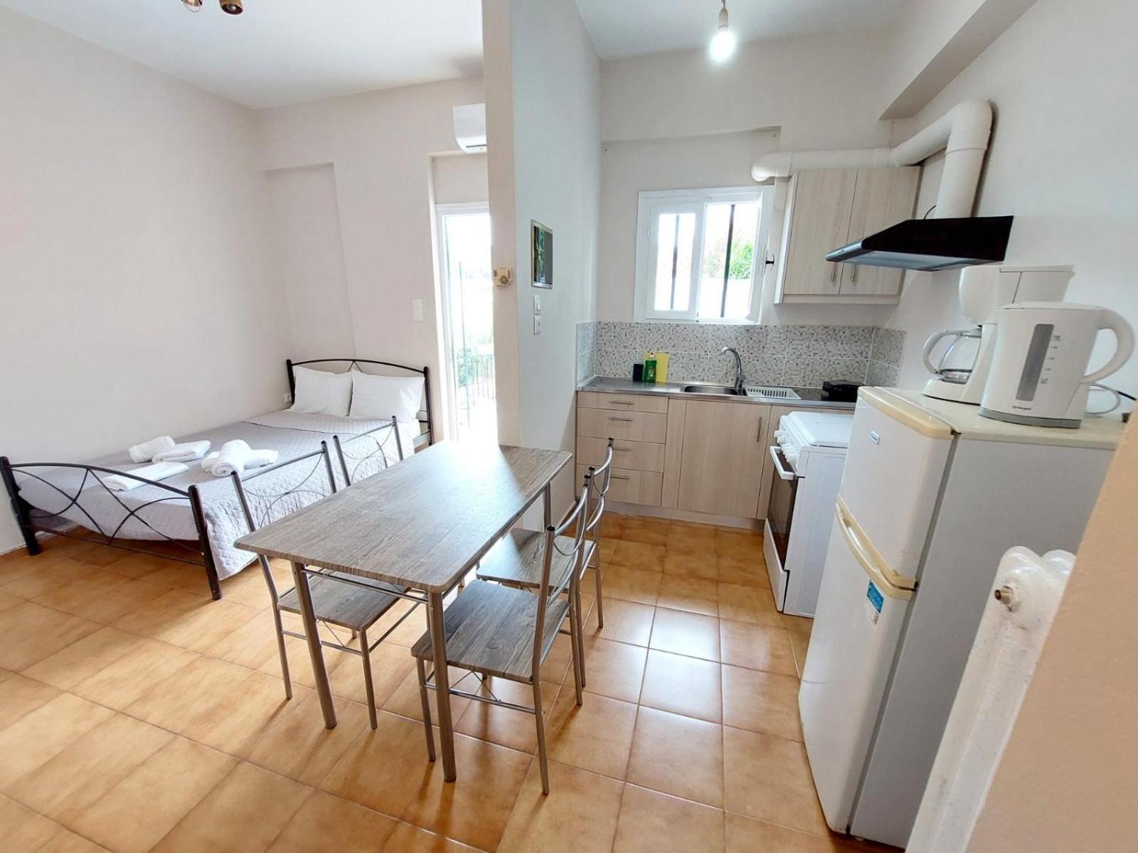 Estia Holiday Apartment & Studio Вати Екстериор снимка
