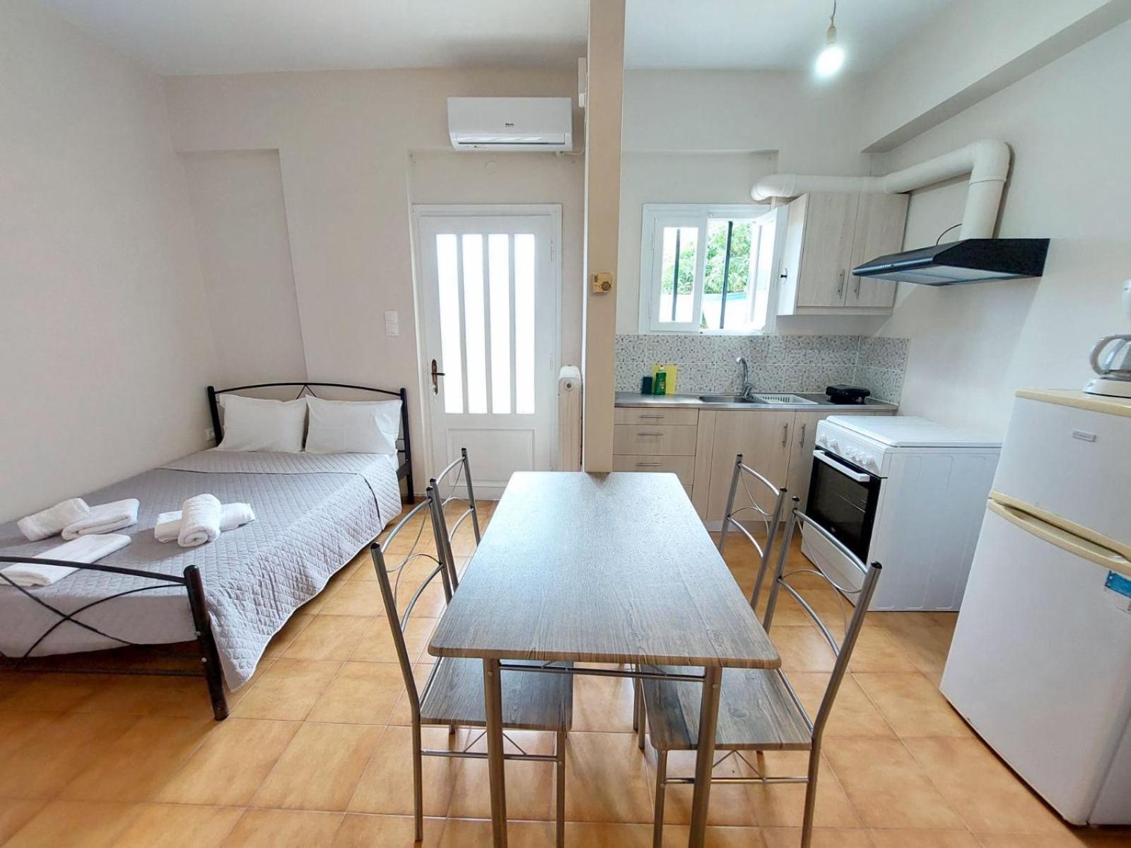 Estia Holiday Apartment & Studio Вати Екстериор снимка