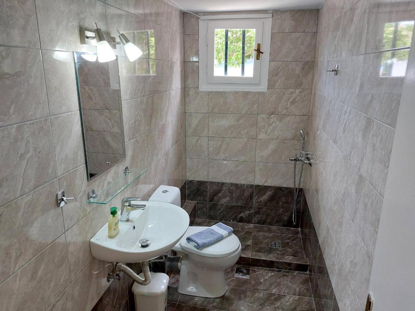 Estia Holiday Apartment & Studio Вати Екстериор снимка