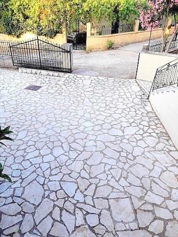 Estia Holiday Apartment & Studio Вати Екстериор снимка